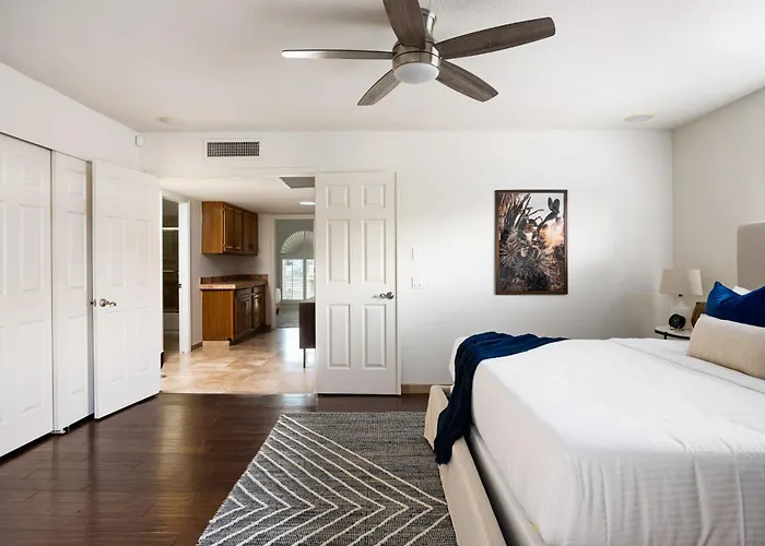 Holiday home Sparkling Pool Poker Table And Relaxation At Sweetwater *